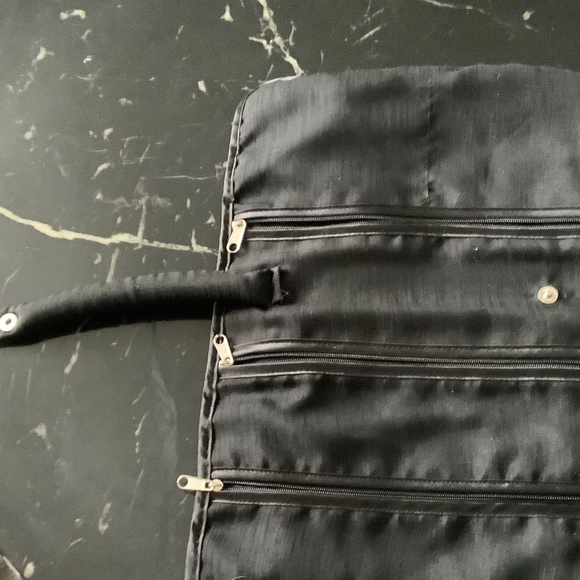 **5 ITEMS**Jewelry Rollup Bag, jewelry is brand new - Picture 4 of 15